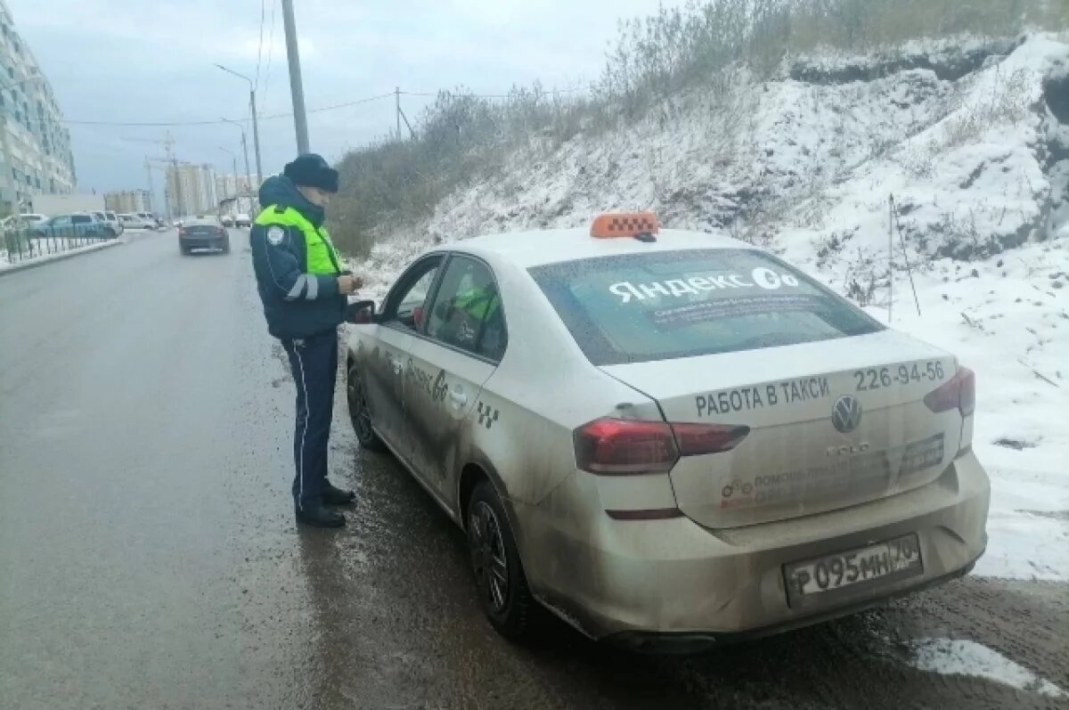    В Красноярске полицейские наказали более 150 таксистов-нелегалов
