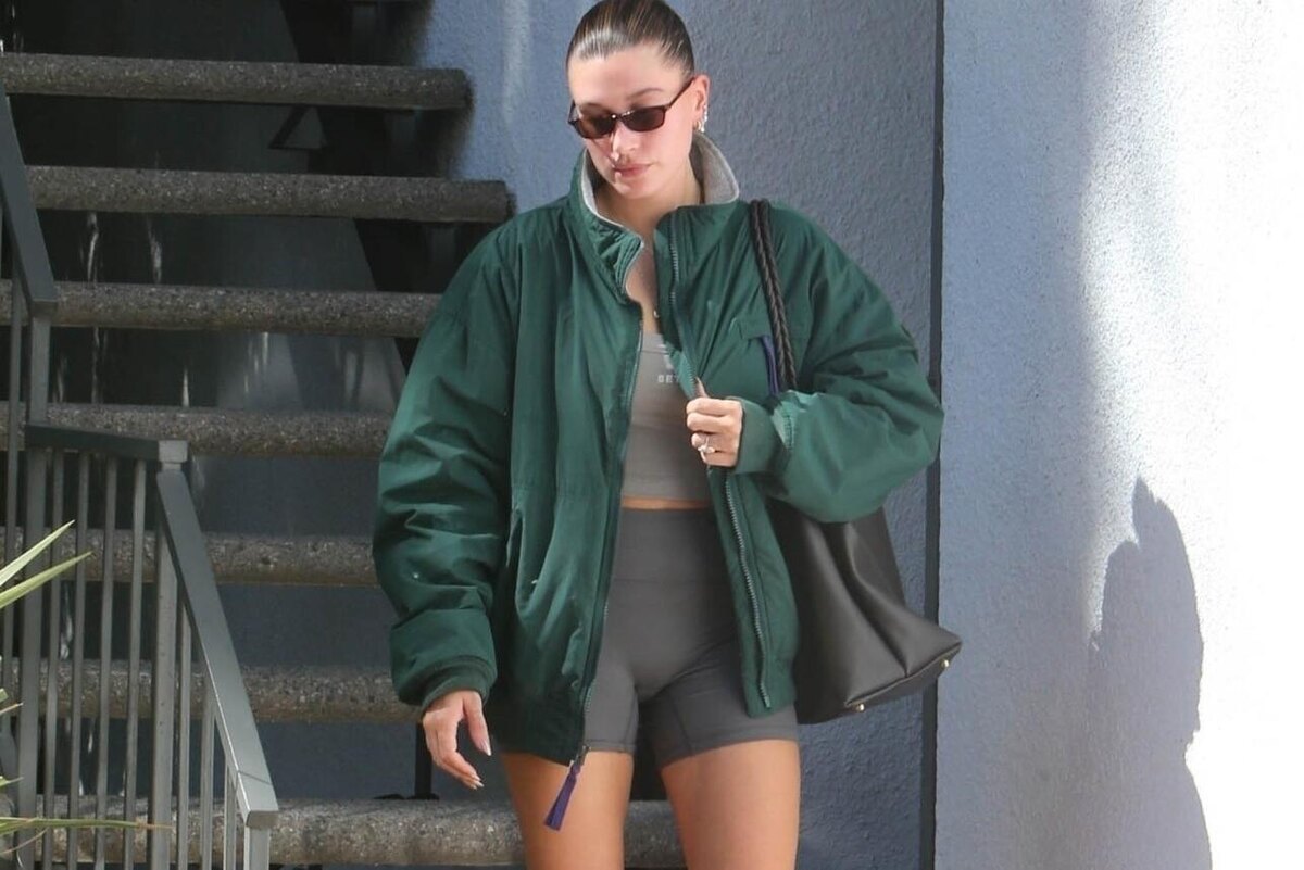    Хейли Бибер на удивление быстро восстановила форму после родов LEGION-MEDIA