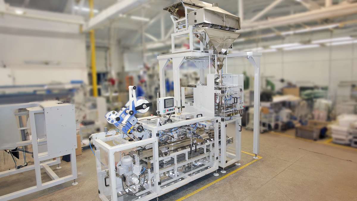 Линия формирования брикета и дозировочно-упаковочный автомат — основа часть линии брикетирования. На фото нет линии групповой упаковки, конвейеров, загрузчиков.