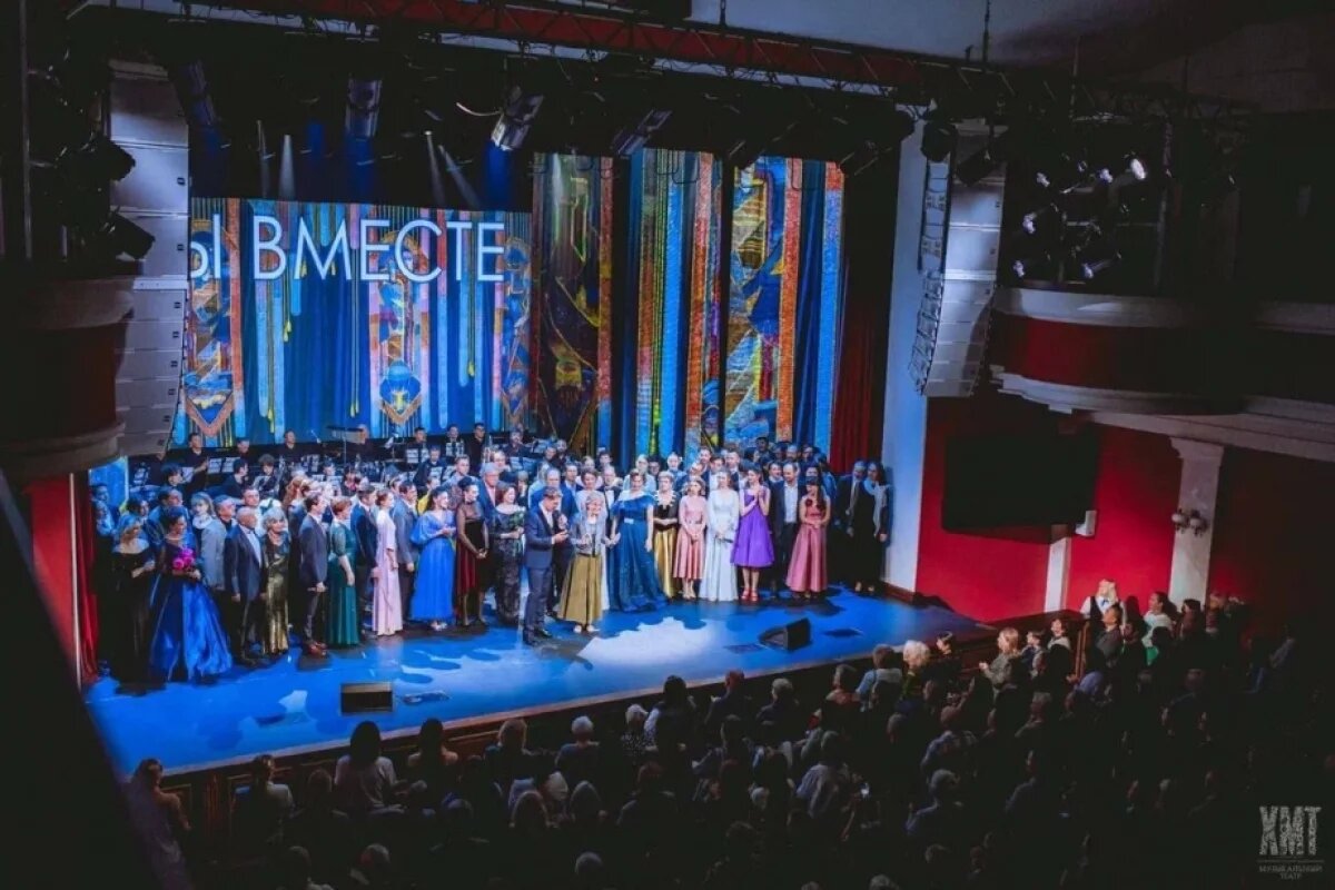    Дюжев и Гришаева приедут в Хабаровск поддержать сгоревший музыкальный театр