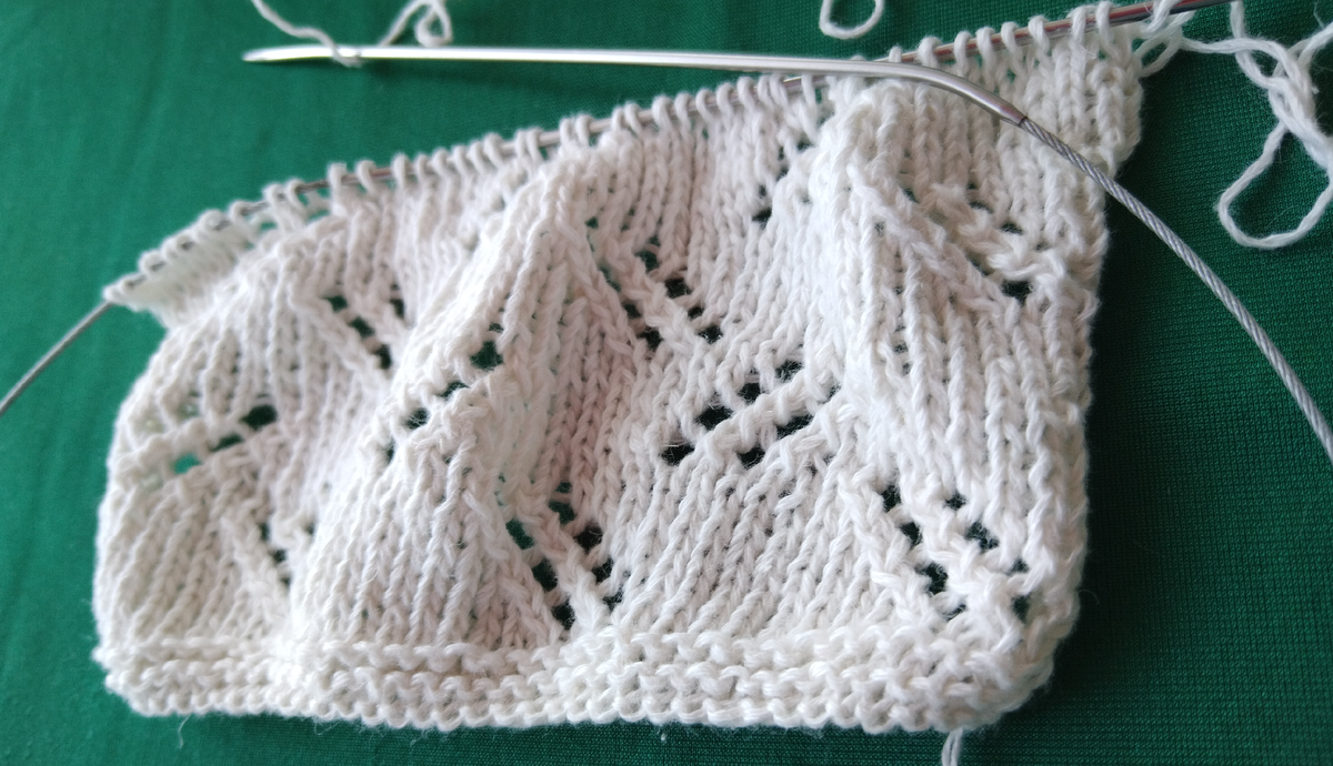 Красивый узор спицами