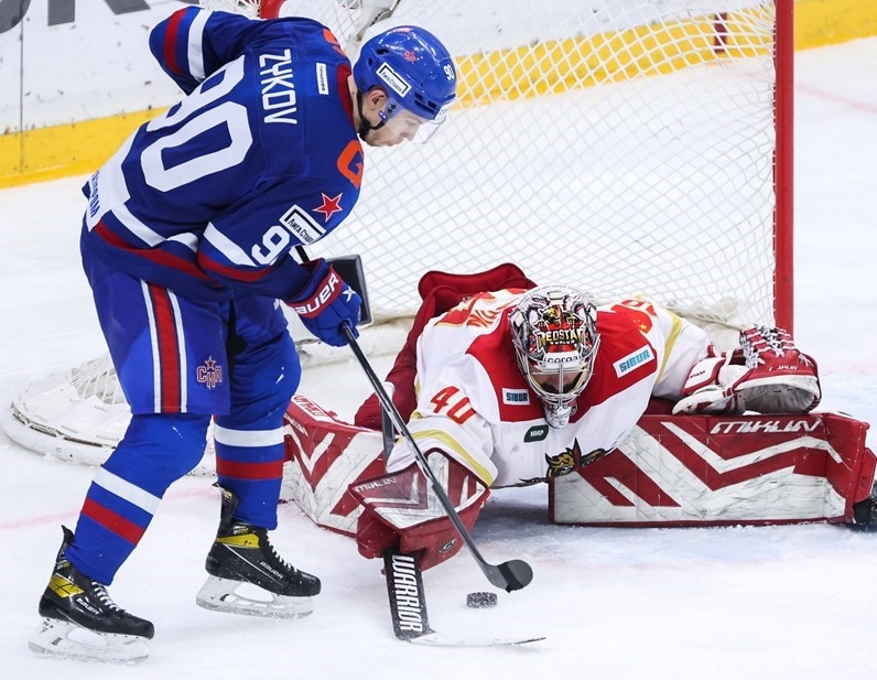    Хоккеисты СКА и "Куньлунь Ред Стар" во время матча, архивное фото Автор фото: Пётр Ковалёв / ТАСС