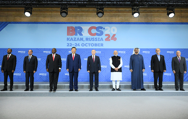    БРИКС изначально состояла из «большой пятерки», в которую входили Бразилия, ЮАР, Индия, Китай и Россия. С 1 января 2024 года к объединению присоединились Египет, Иран, Объединенные Арабские Эмираты, Саудовская Аравия и Эфиопия.   
Фото: Сергей Бобылев/фотохост-агентство brics-russia2024.ru