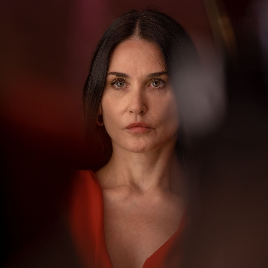 Дэми Мур в образе Элизабет Спаркл, кадр из фильма. Источник: https://www.kinopoisk.ru/