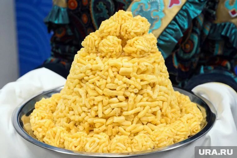 Власти Татарстана приготовили 130 килограмм чак-чака для участников саммита БРИКС. Фото: Илья Питалев / Фотохост-агентство brics-russia2024.ru