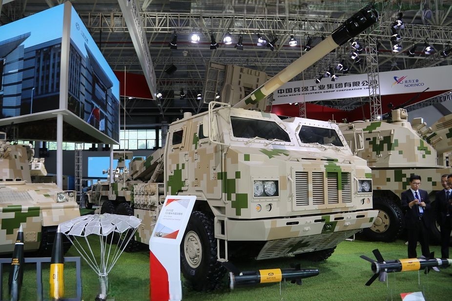 САУ PCL-181 с применяемыми выстрелами. Источник: Яндекс.Картинки
