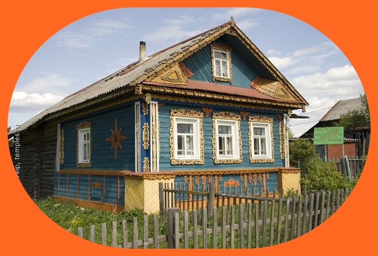 В стареньком , но ухоженном доме Клавдии Саше жилось уютно и спокойно