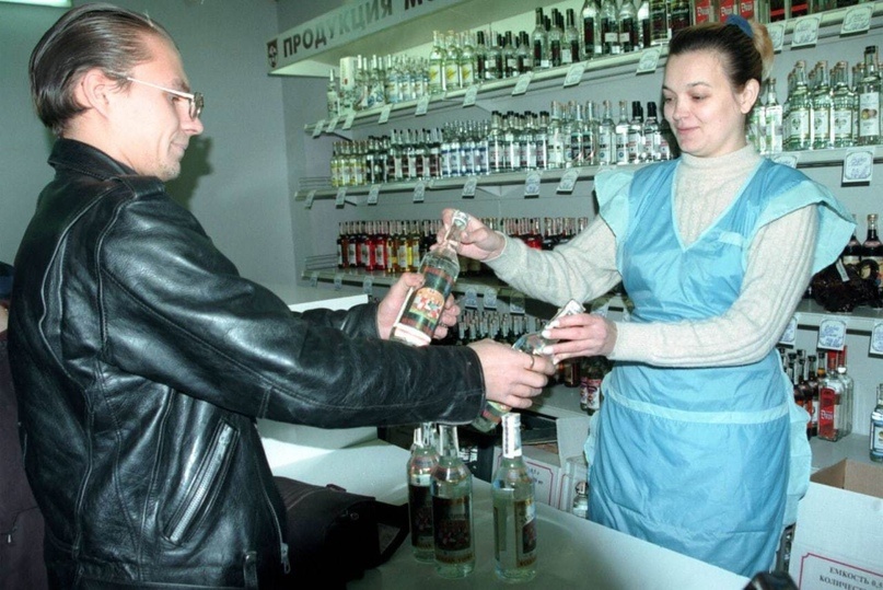 Сегодня в магазине вся очередь ждала, пока кассир вместе с покупателем, найдут его любимую бадягу. Фото из интернета 