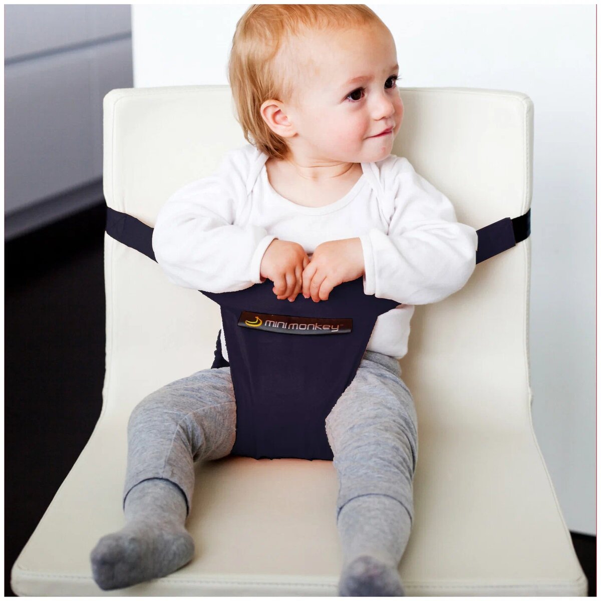 В гостях, в кафе, на пикнике и на отдыхе мини стульчик MiniMonkey – ваш надежный помощник.