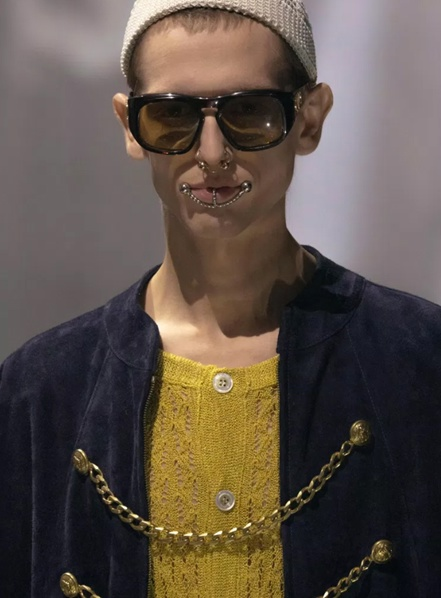 2 - Застежка (фибула) в коллекции весна/лето 2025 