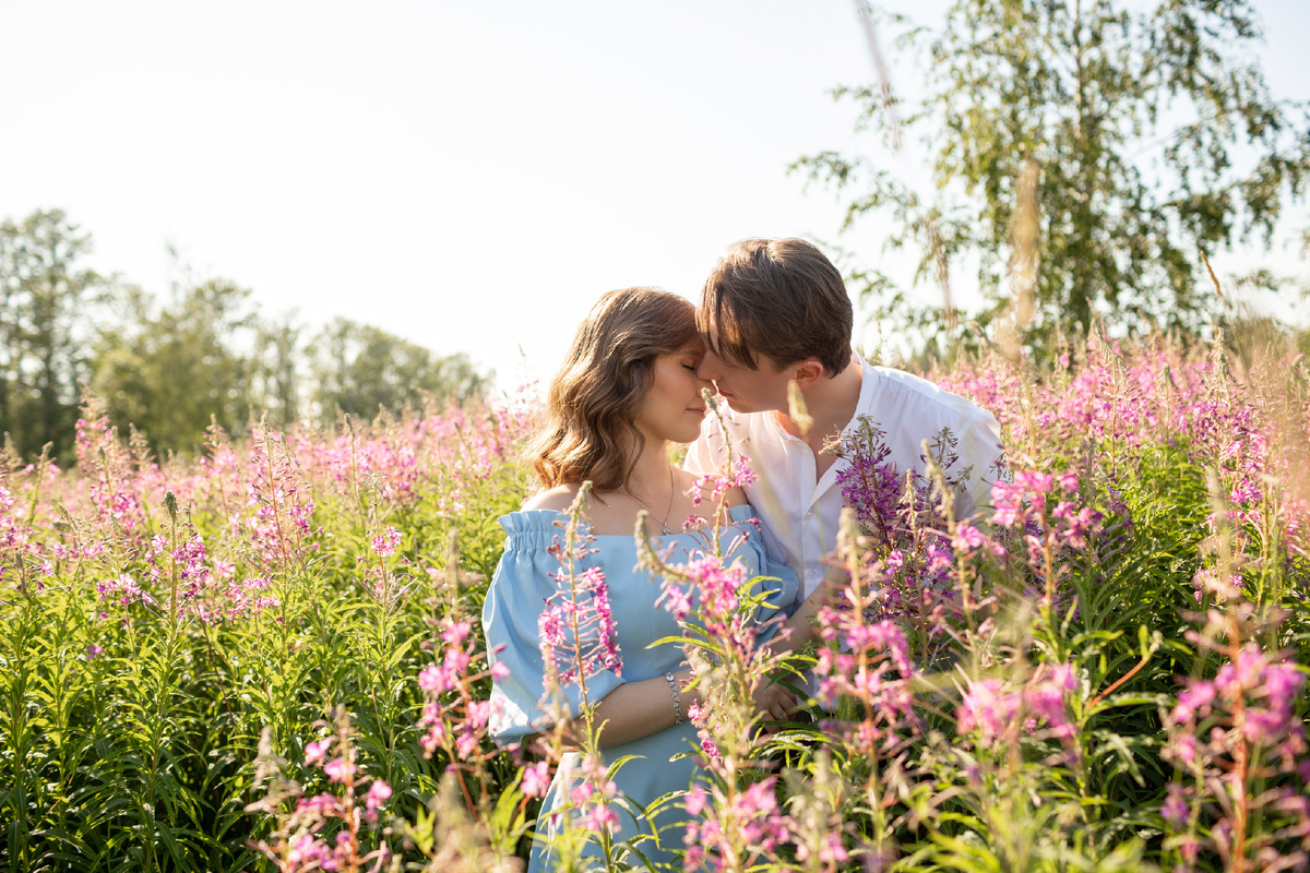 К сожалению, с этой парой мы не успели застать поле во всей его красе — жаркое лето вывело цвет из строя слишком быстро