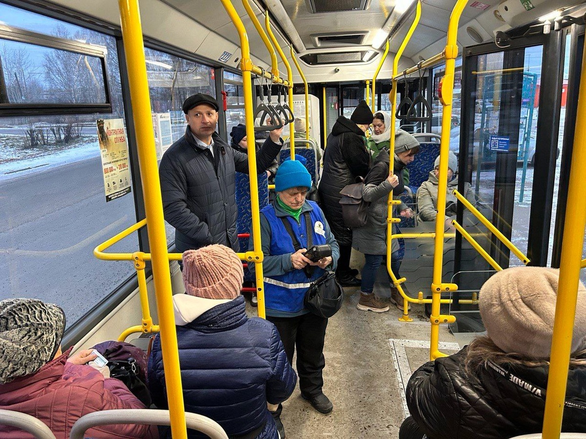 мэр города Братска, Александр Сергеевич Дубровин (в кепке)