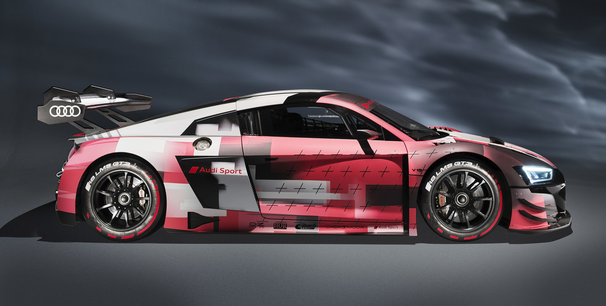 Потенциальные заказчики смогут посмотреть на Audi R8 LMS GT3 Evo II в паддоке во время гонки «24 часа Спа» в конце июля. В нынешнем же году купе будет участвовать в нескольких гонках ради финальной стадии тестов. Вообще же, машина готовится к сезону 2022 года. Увы, переработанная «эрка» оказалась дороже дореформенной: цена выросла с 398 000 евро до 429 000 евро (37,42 млн рублей). Впрочем, R8 LMS GT3 — модель популярная, и вряд ли тут что-то изменится. Предшествующие её версии (2015 и 2018 годов) команды купили в количестве 138 штук. Audi Sport напоминает, что клиенты могут как приобрести готовое купе, так и заказать конверсию своего R8 LMS GT3 в R8 LMS GT3 Evo II.