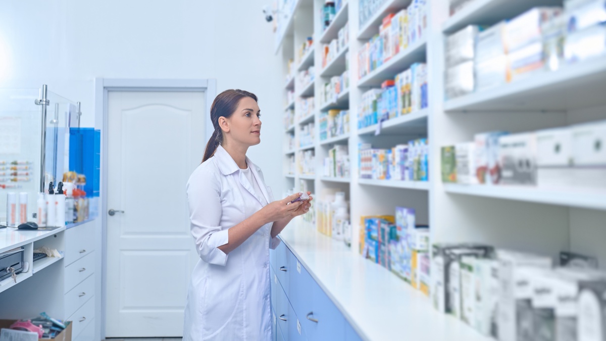    В Югре проверили запасы жизненно важных лекарств в аптеках