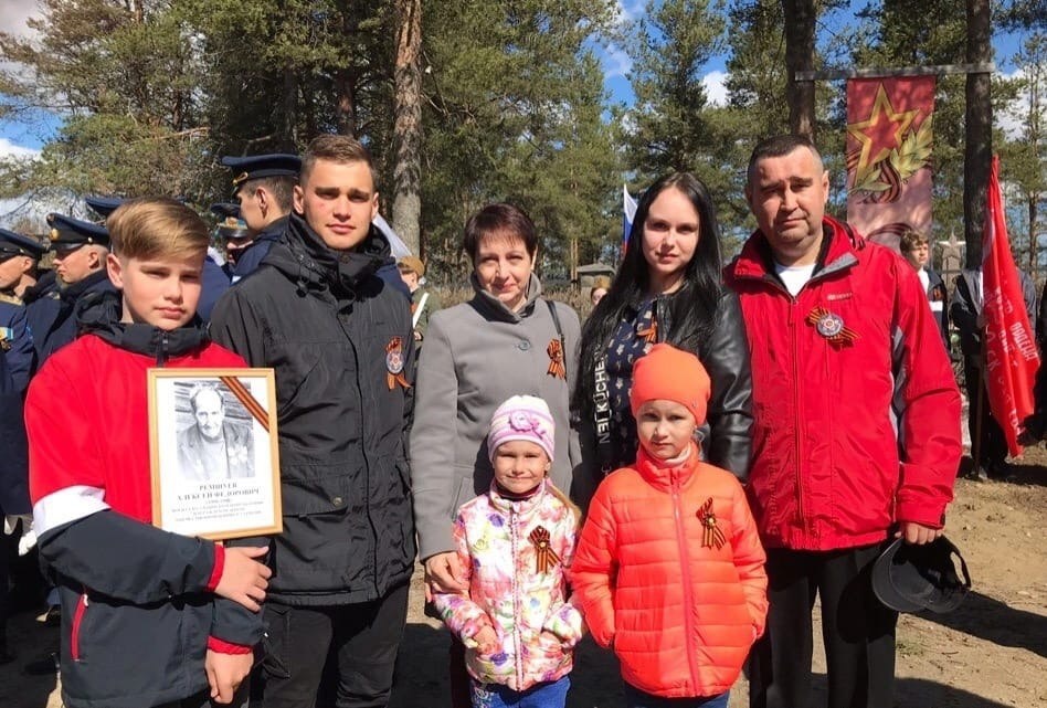    Многодетная супружеская пара из Калевалы удостоена медали ордена «Родительская слава». Фото: Пресс-служба правительства Карелии