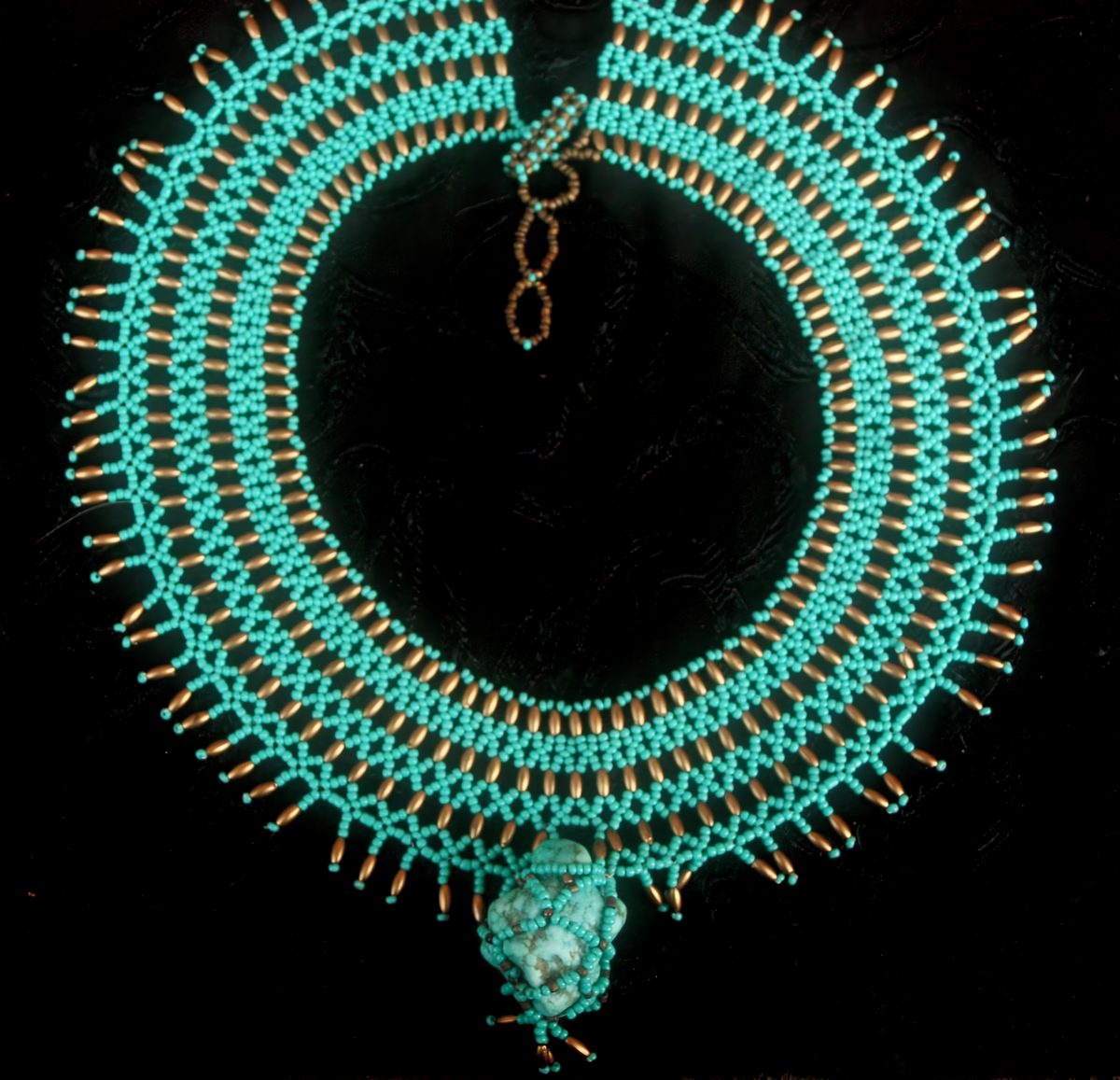 Воротник в египетском стиле