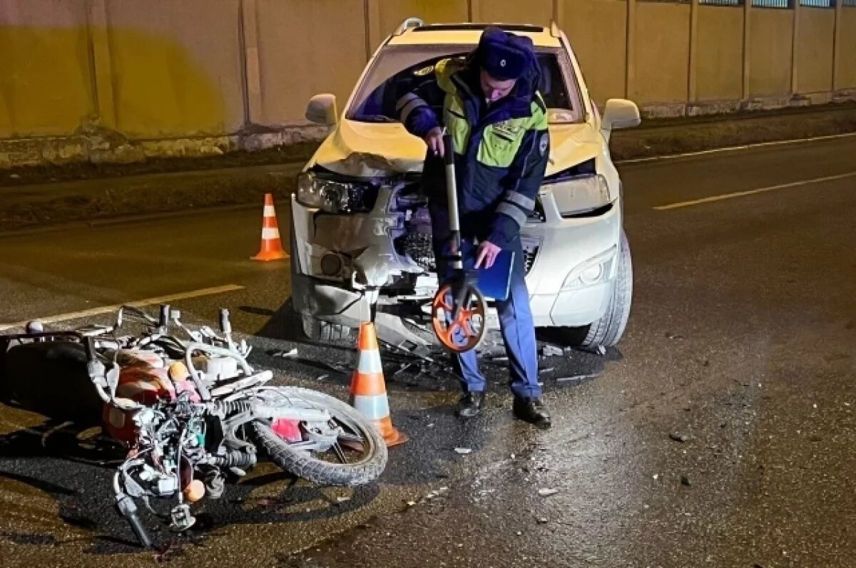    В Екатеринбурге 15-летнего мотоциклиста снес при повороте водитель иномарки