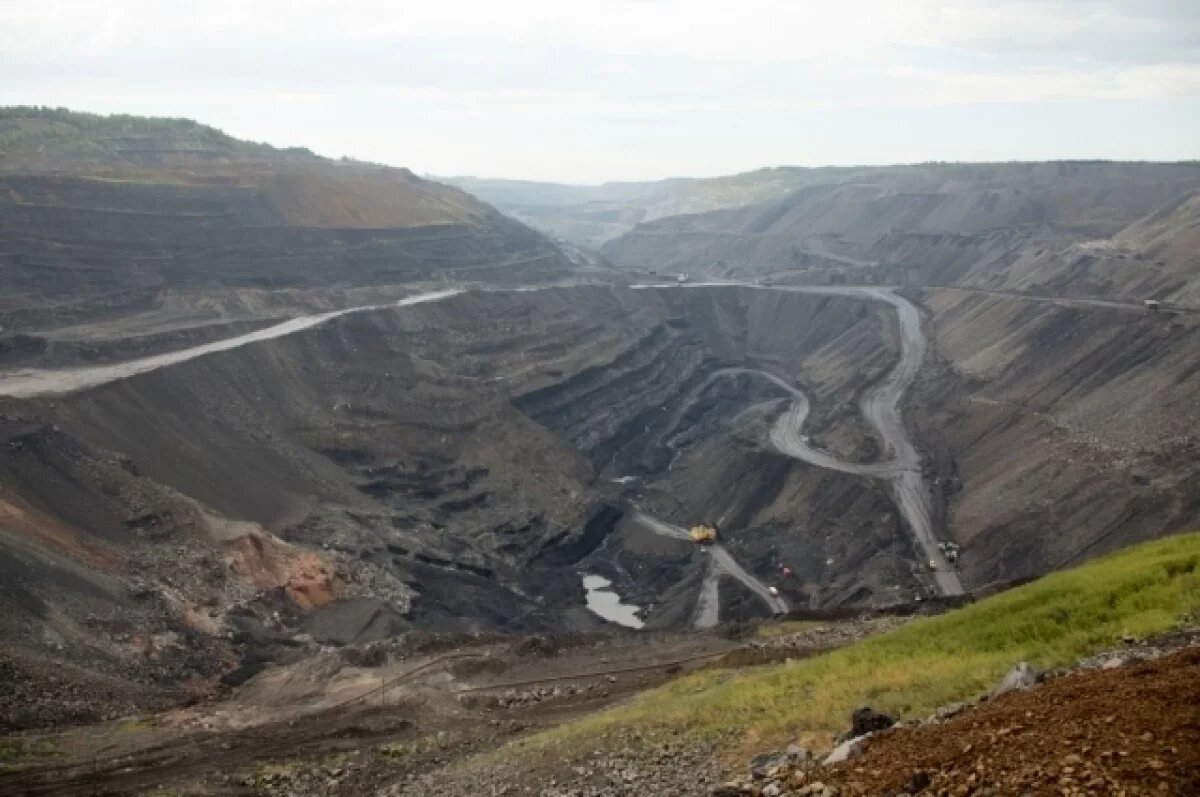    На одноимённом разрезе тоже висят долги.