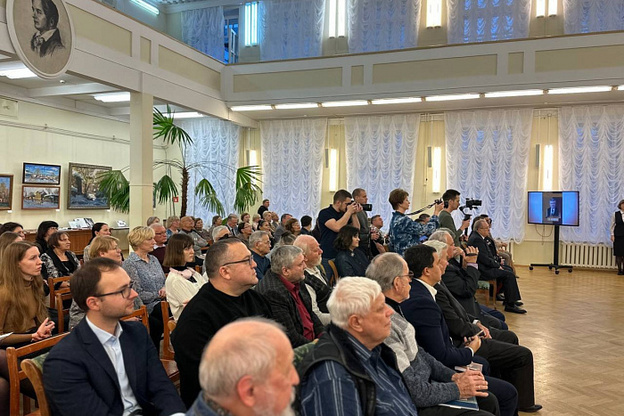    В Кирове презентовали книгу о заслуженном художнике РФ Сергее Квашнине