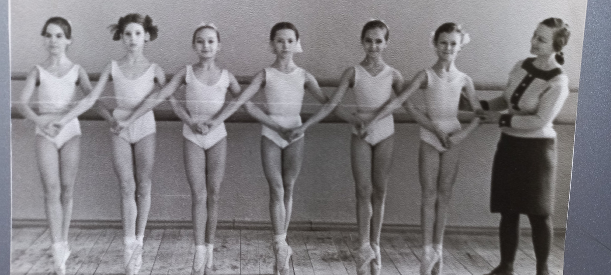 Фото автора, я вторая слева