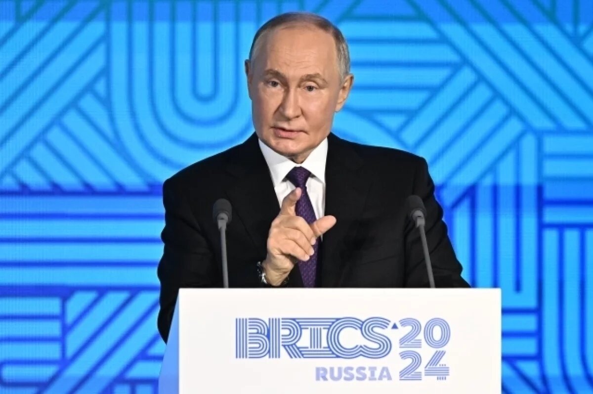    В Сети опубликовали фото рабочего места Путина на встрече «БРИКС плюс»