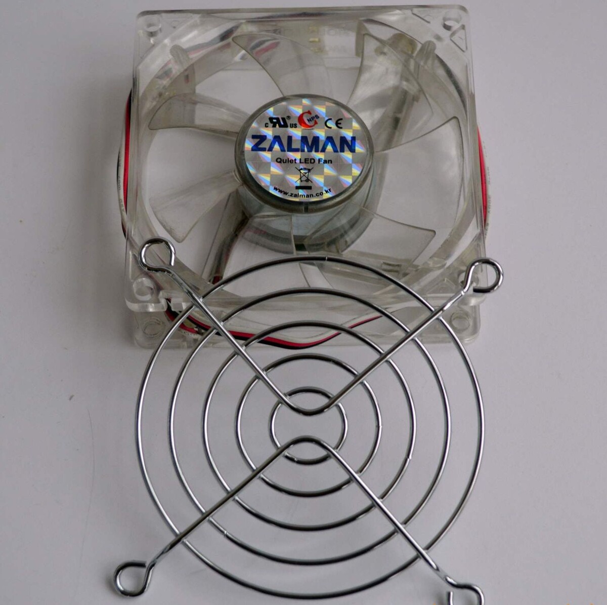 Вентилятор и решетка гриль.