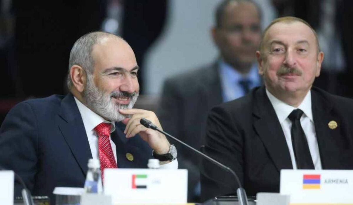     Пашинян и Алиев на БРИКС. Источник: ria.ru Автор фото: Рамиль Ситдиков