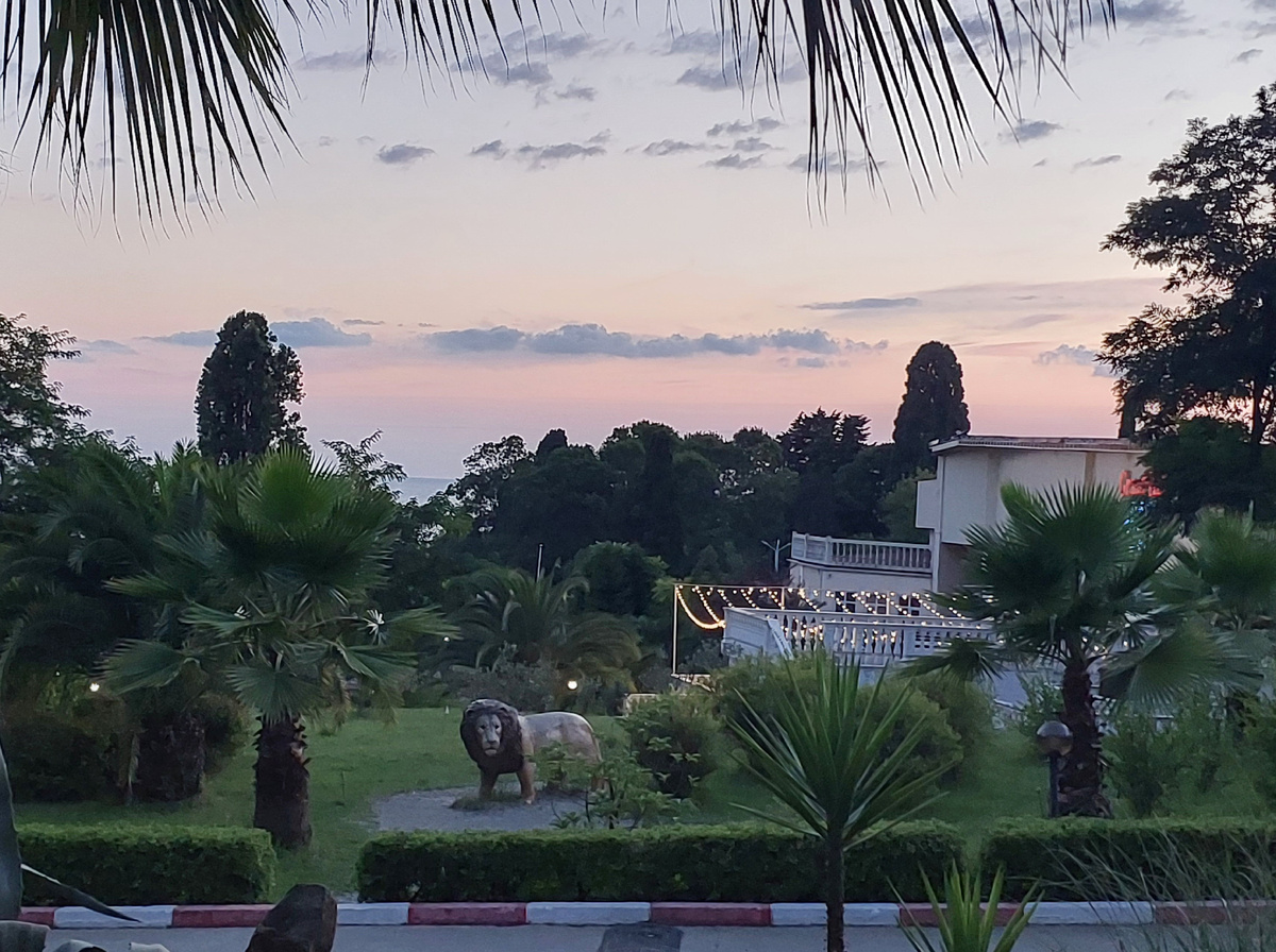 Вечерний променад по комплексу