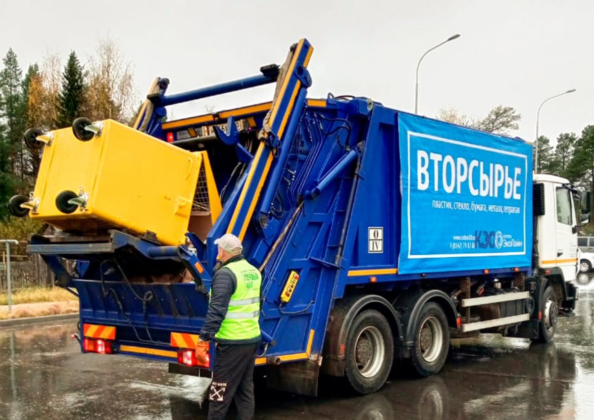    Мусоровоз в Петрозаводске. Фото: Карельский экологический оператор