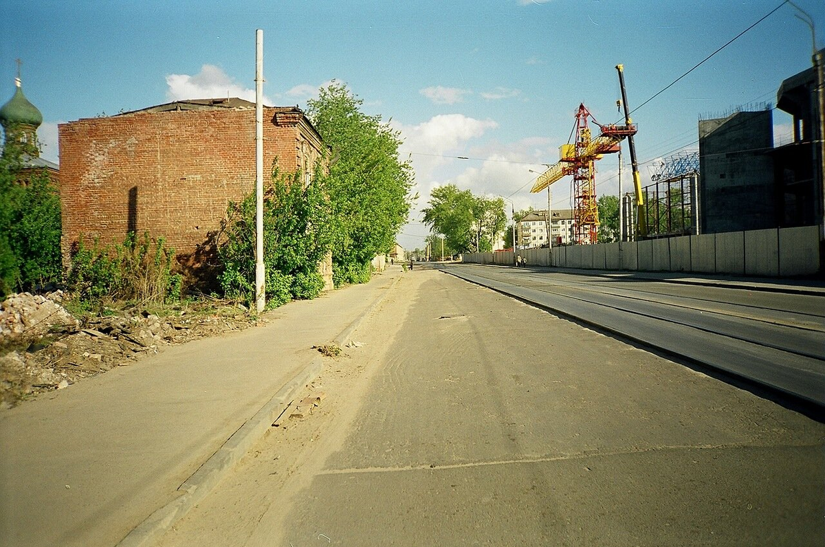 "Руины вдоль Кабана" - улица Островского, строится Баскет-холл