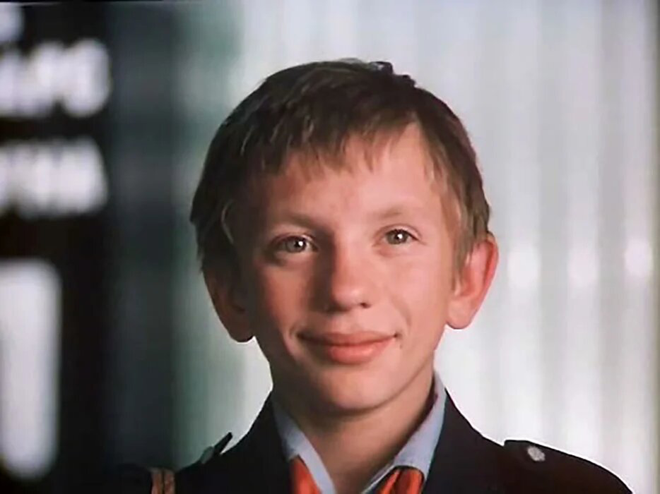 Алексей Леонидович Фомкин родился 30 августа 1969 года в Москве.С малых лет занимался в театре кукол,а в третьем классе начал учавствовать в постановках театральной студии.