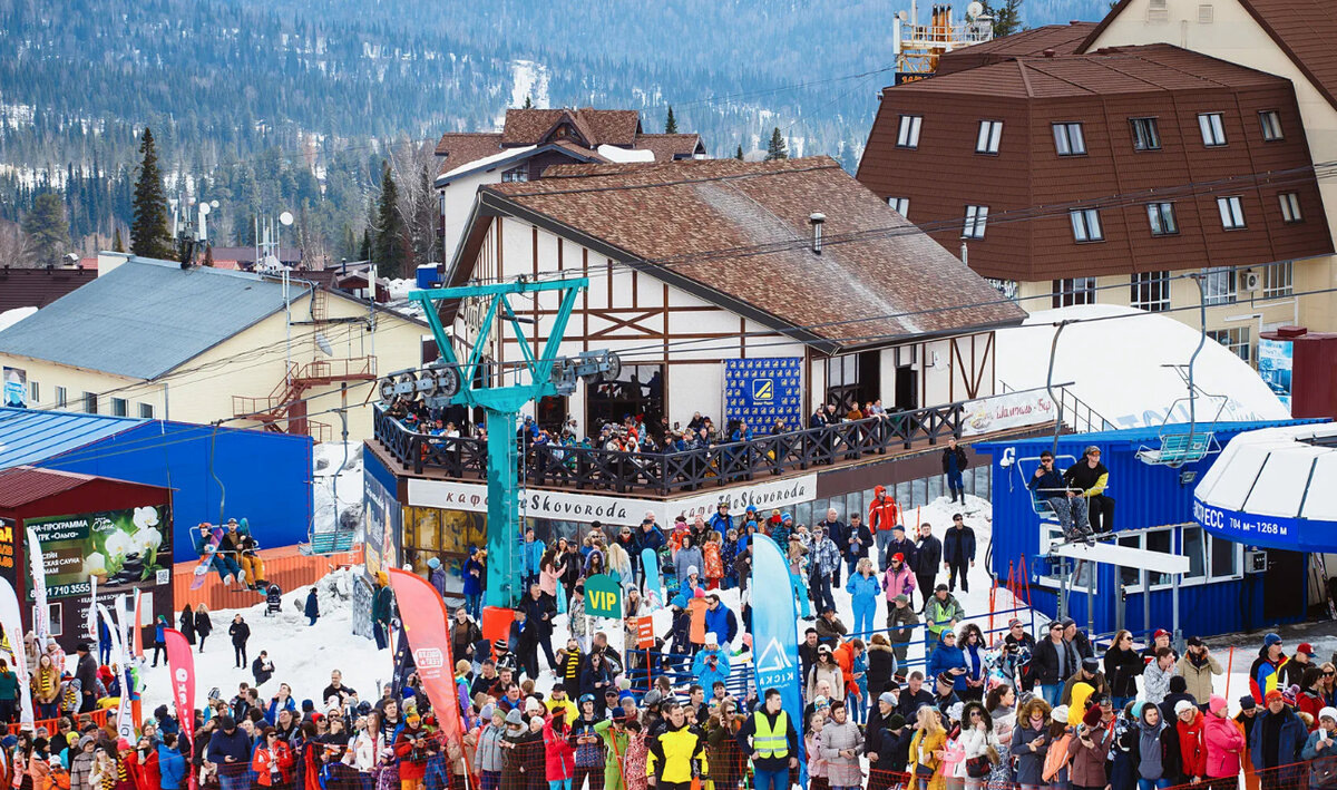 Шерегеш — посёлок городского типа в Таштагольском районе Кемеровской области. Расположен у подножия горы Зелёная.