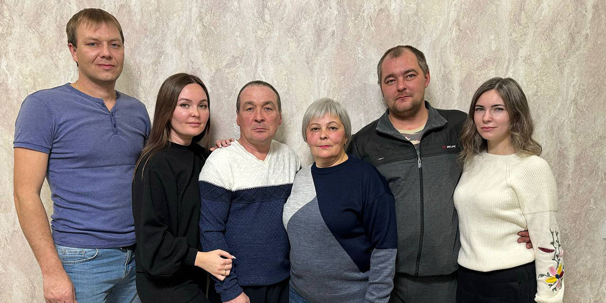 Два поколения одной семьи: К.В. Гнездилов, М.С. Армянинова, С.И. Армянинов, О.А. Ваганова, И.Р. Ваганов, Е.Г. Ваганова