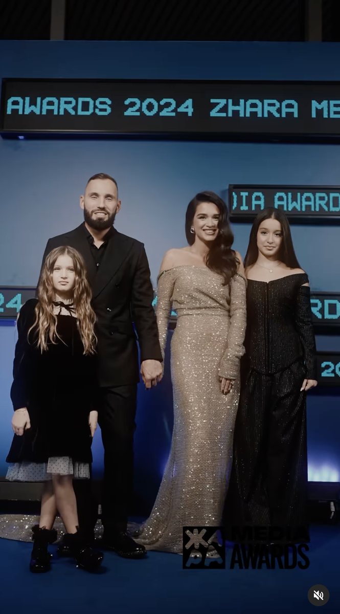 Ксения Бородина с дочками и Николай Сердюков. Фото: соцсети Ксении Бородиной