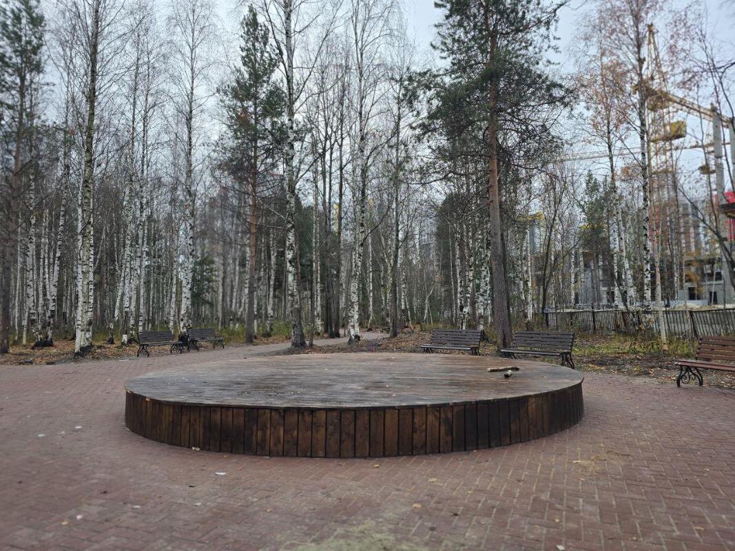    В микрорайоне 20А Сургута завершается очередной этап строительства сквера