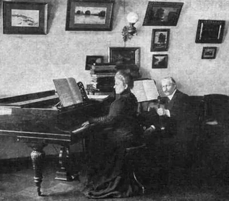 Павел Николаевич с супругой Анной Сергеевной