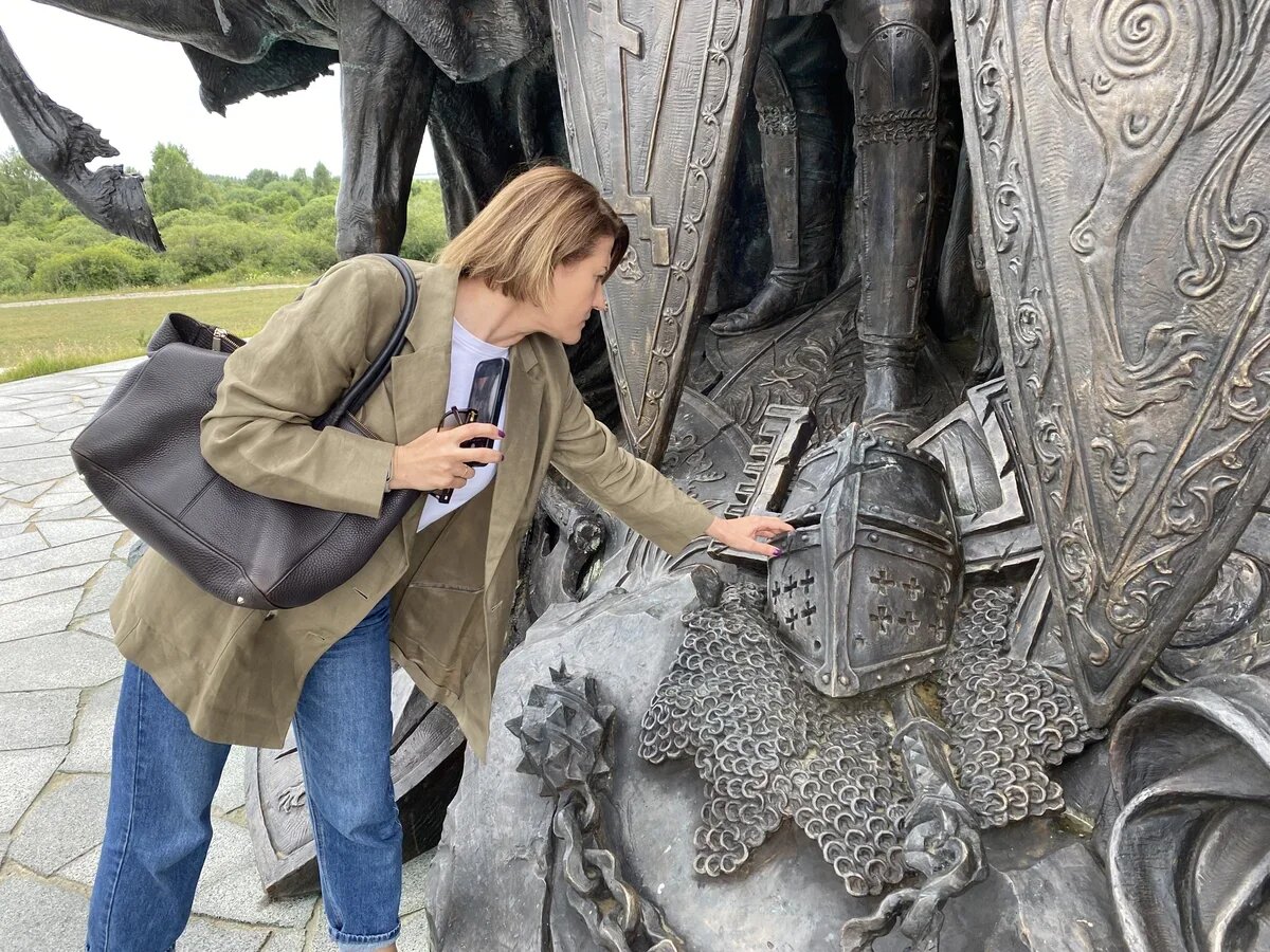    Монумент в Самолве доступен для тактильного осмотра. Фото АТОР