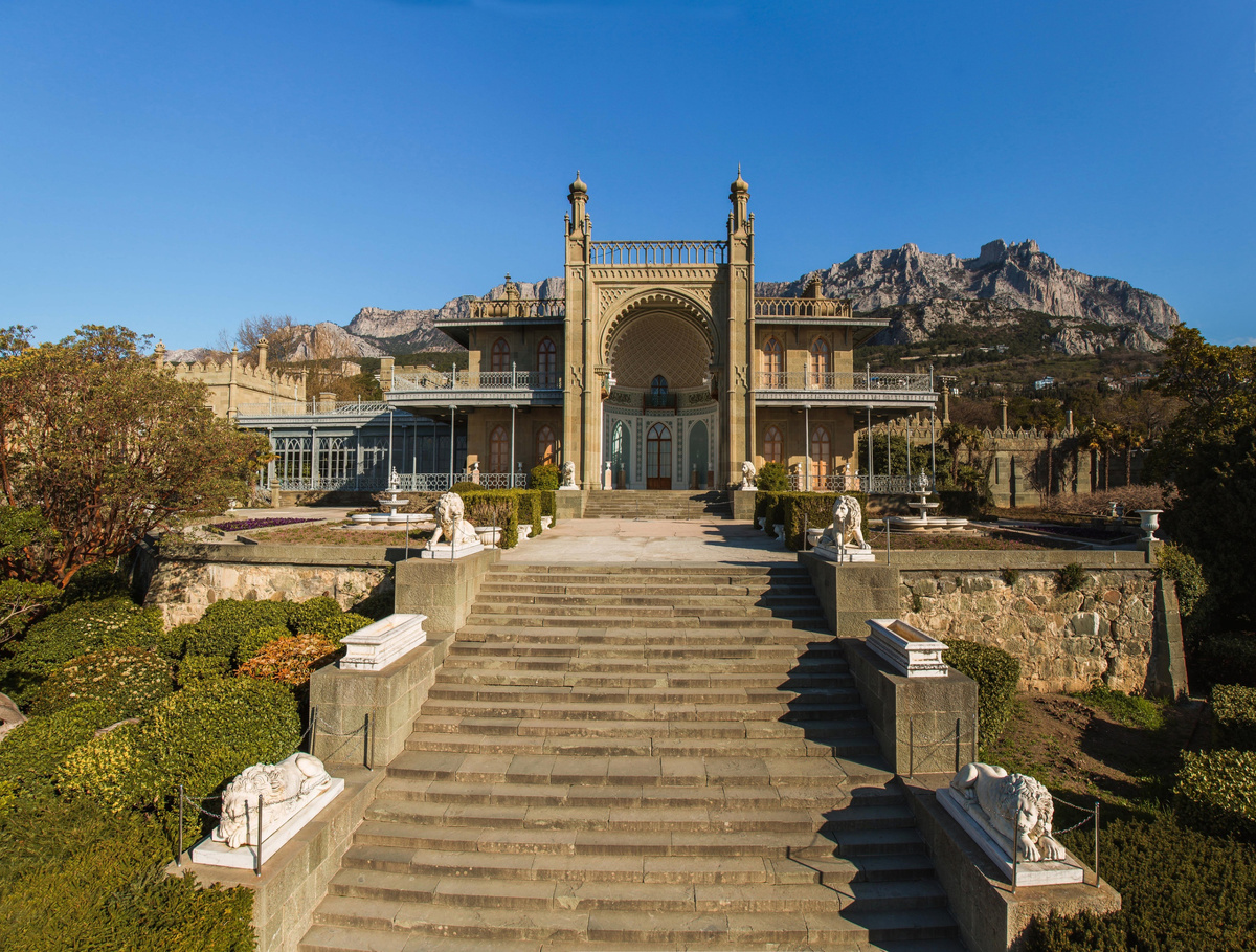 Воронцовский дворец // Фото Алупкинского дворцово-паркового музея-заповедника