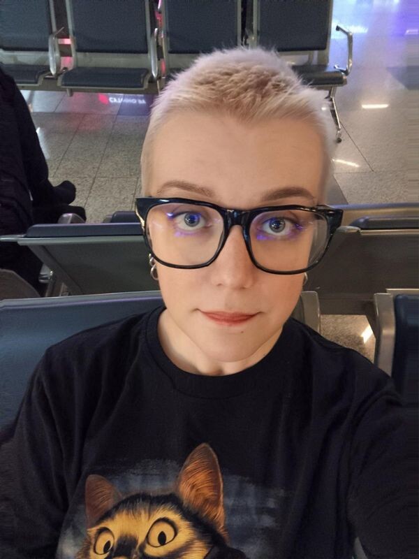 Скоро я буду во Внуково ориентироваться лучше, чем в собственной квартире...