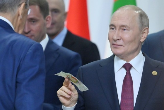    Владимир Путин после заседания глав делегаций стран БРИКС в расширенном составе в рамках XVI саммита БРИКС в Казани