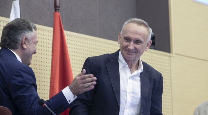    Спикер Заксобрания Андрей Шимкив (слева) и Андрей Панферов. Фото Михаила Перикова из архива «Континента Сибирь»