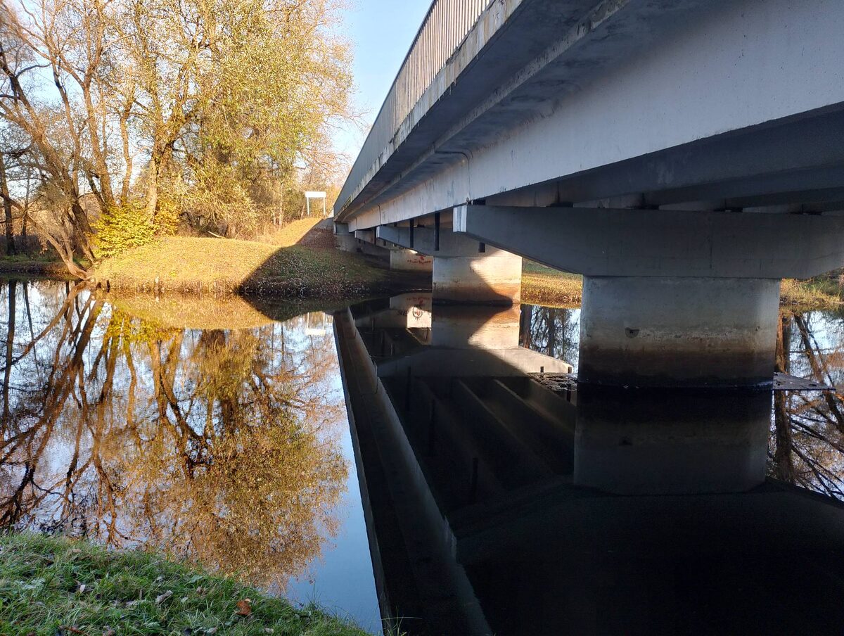 Непривычная точка зрения. Из-под моста