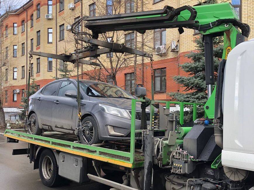 Жильцы всё чаще сталкиваются с эвакуацией машин. Фото: kzn.ru