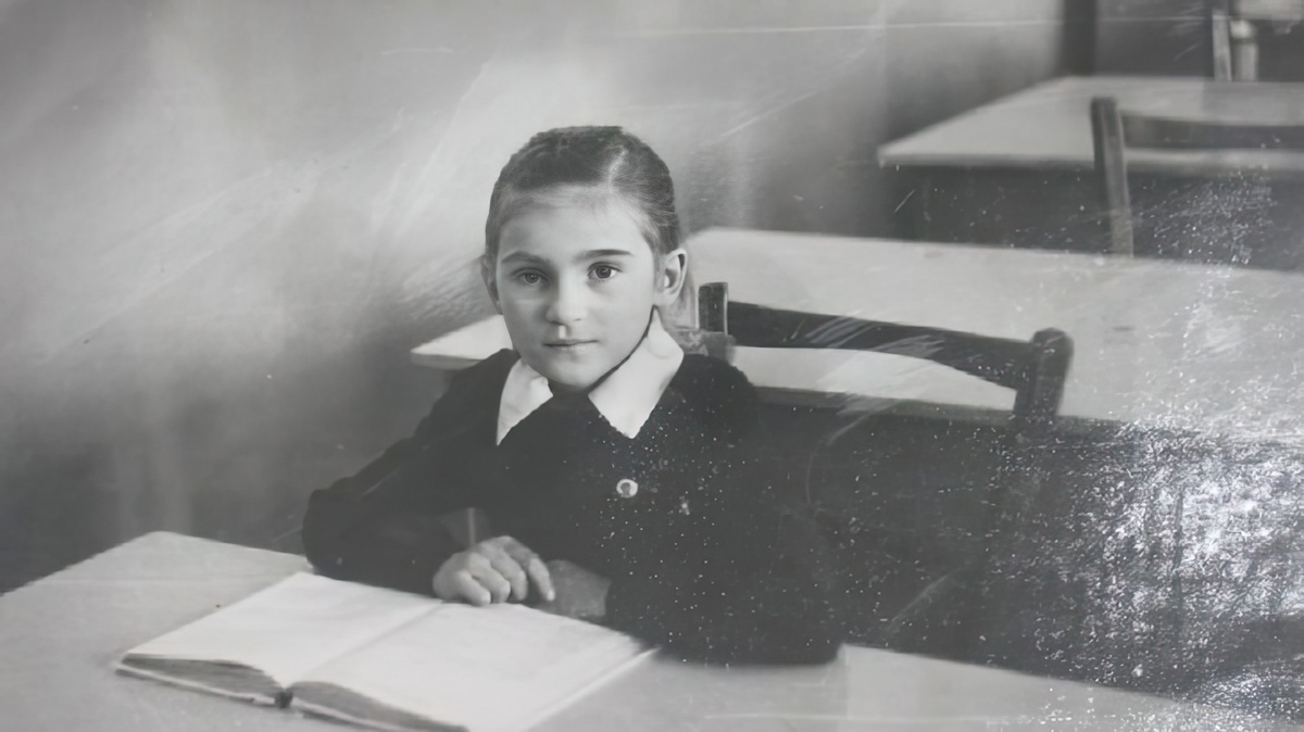 Школьница Валя Терешкова. 