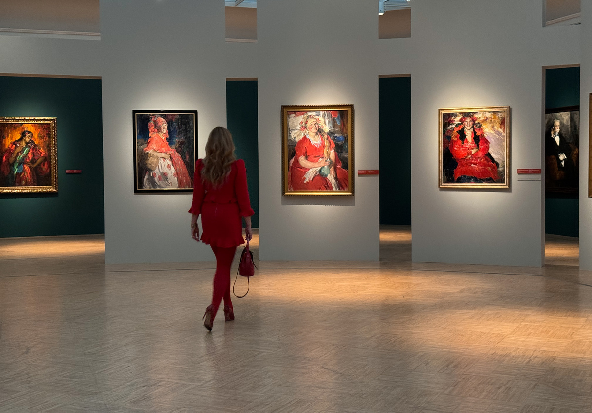 На выставке "Адепты красного. Малявин & Архипов". Фото автора