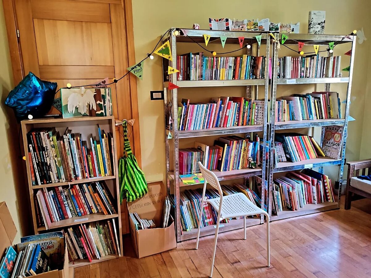 Библиотека "Дай почитать!" в Школе "Компас" в Баре