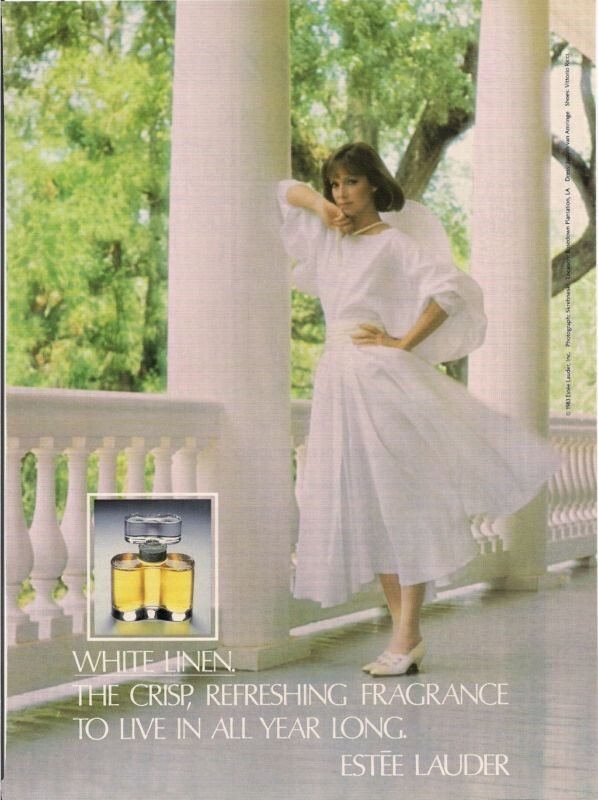 Винтажная реклама White Linen от Estée Lauder. Инновация была в том, что до этого аромата галаксолид использовался в бытовой химии, а парфюмер София Гройсман решила добавить его в духи и передать таким образом «чистое» звучание. 