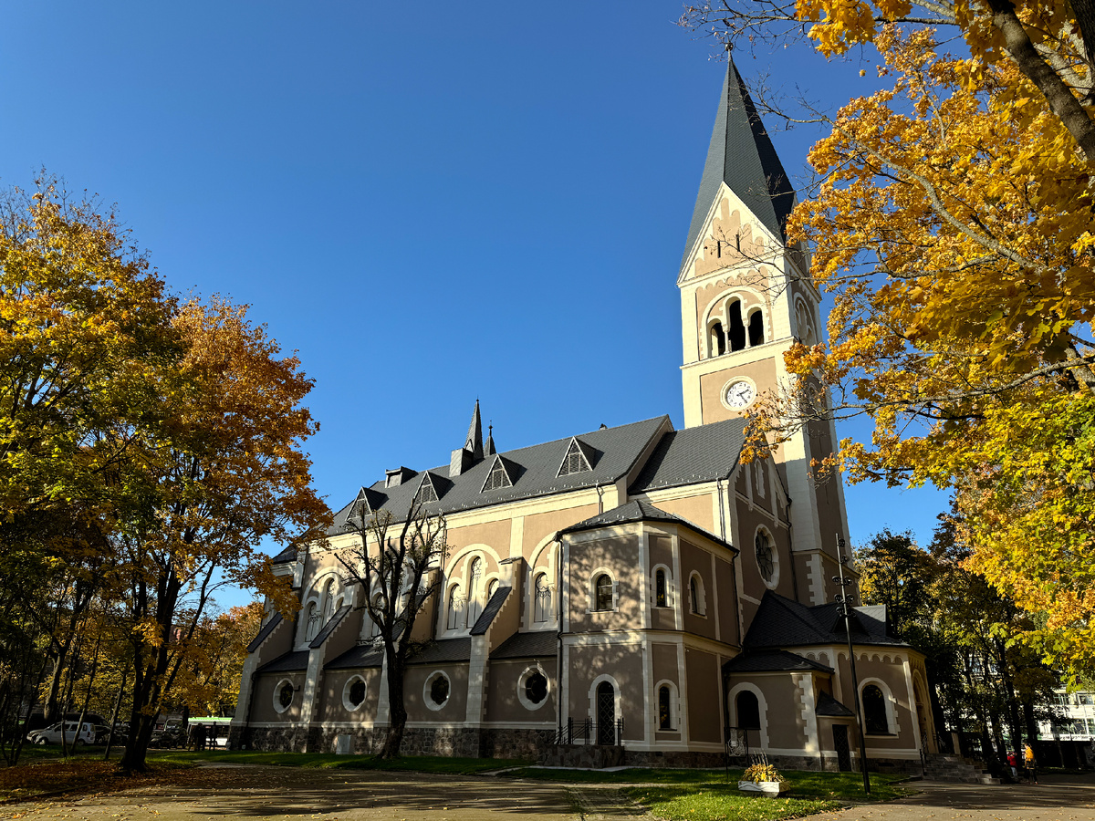 кирха памяти королевы Луизы, г. Калининград. Фото берега Балтики