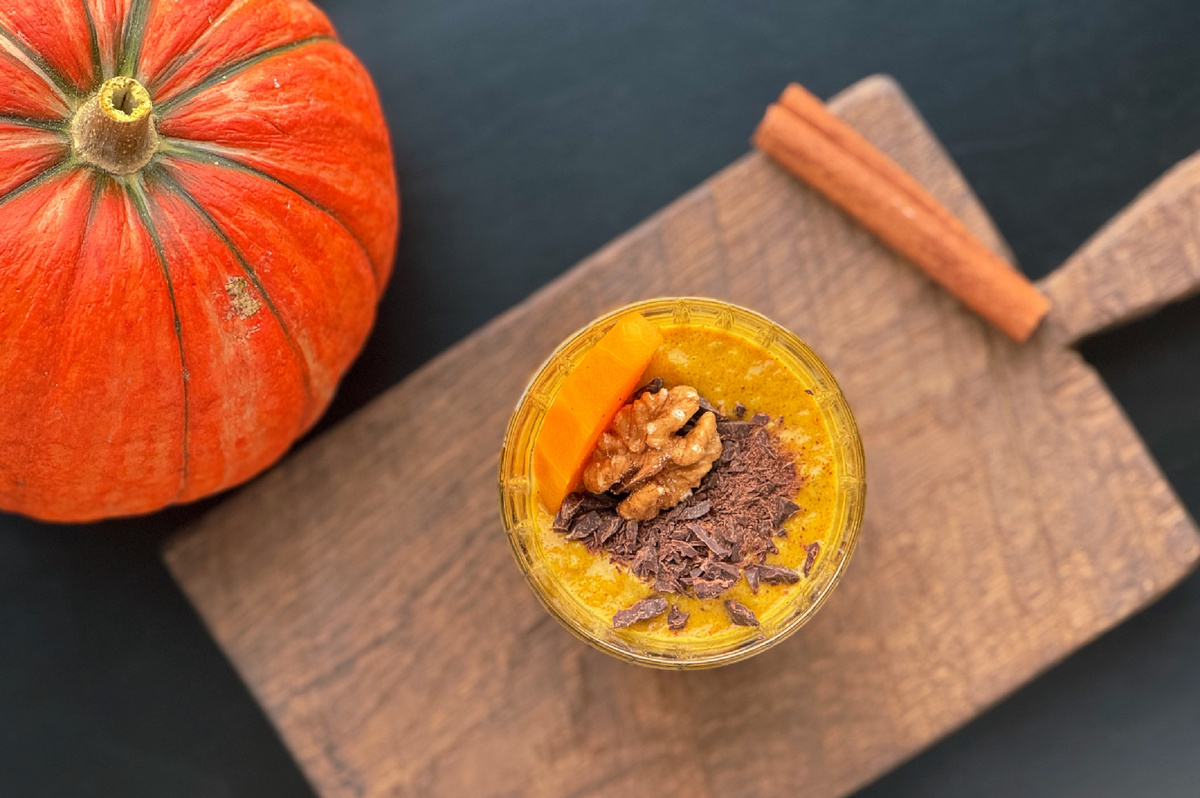 Пряный тыквенный пудинг с протеином и горьким шоколадом 