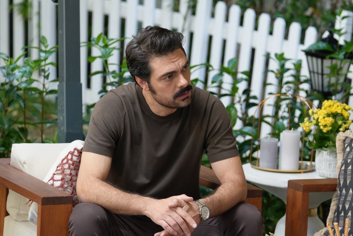 кадр из сериала "Лейла"